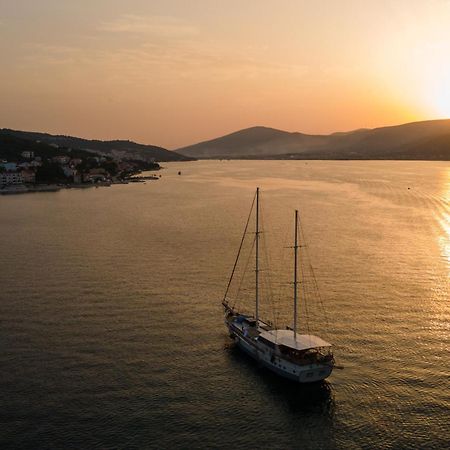 Apartments By The Sea Arbanija, Ciovo - 4320 Trogir Exterior photo